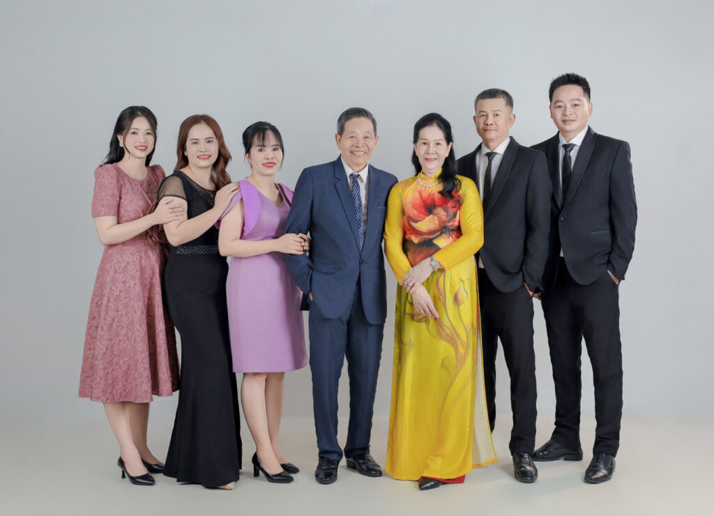 CHỤP HÌNH GIA ĐÌNH CÙNG ÔNG BÀ - NARI STUDIO